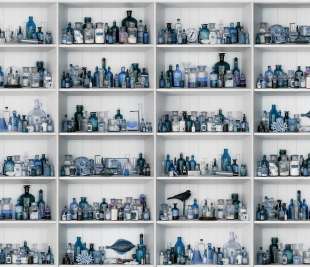 R14183_Cabinet-of-Curios-Sapphire_Rebel-Walls-14-image1_web