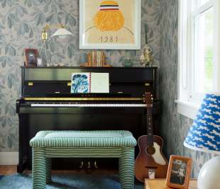 S10145_Kersti_Soft-Blue_Sandberg-Wallpaper_image3_web