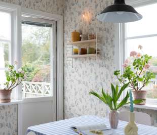 S10148_Elmire_Soft-Blue_Sandberg-Wallpaper_image2_web