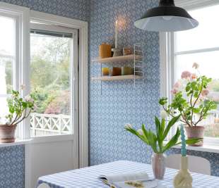 S10150_Lyckan_Sapphire_Sandberg-Wallpaper_image2_web