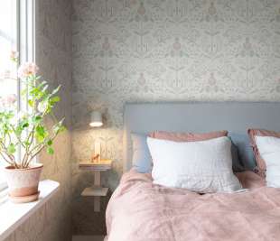 S10156_Till-Carl_Powder-Pink_Sandberg-Wallpaper_image3_web