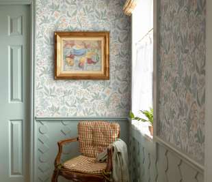 S10160_Huset-i-solen_Spring-Green_Sandberg-Wallpaper_image3_web