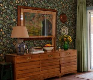 S10161_Huset-i-solen_Charcoal_Sandberg-Wallpaper_image3_web