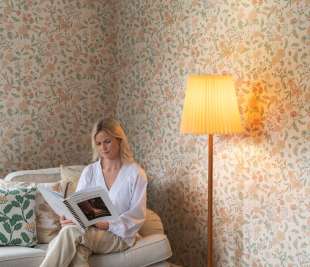 S10166_Till-Karin_Spring-Green_Sandberg-Wallpaper_image2_web