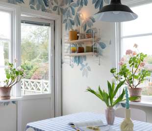 S10172_Kastanjen_Soft-Blue_Sandberg-Wallpaper_image3_web