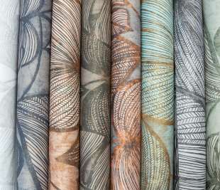 vliestapete-bronze-peach-esszimmer-julie-feels-home-monstera-26936-gruppe_1920x1920