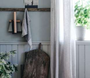 Copy-of-S10285_Linne_Misty-Blue_Sandberg-Wallpaper_interior2_web