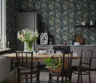 Copy-of-S10240_Daphne_Midnight-Blue_Sandberg-Wallpaper_interior3_web