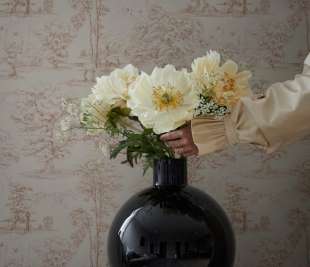 Copy-of-S10255_Montfort_Terracotta_Sandberg-Wallpaper_interior2_web