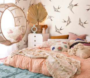 brown-swallow-wallpaper (1)