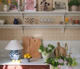 S10454_Edvin_Terracotta_Sandberg-Wallpaper_interior1_i