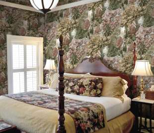 91951 Pinecrest rust green Room